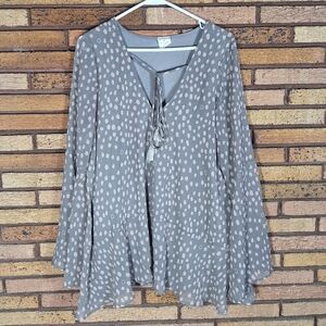 By Together Large Gray and White Patterned Tassel Blouse